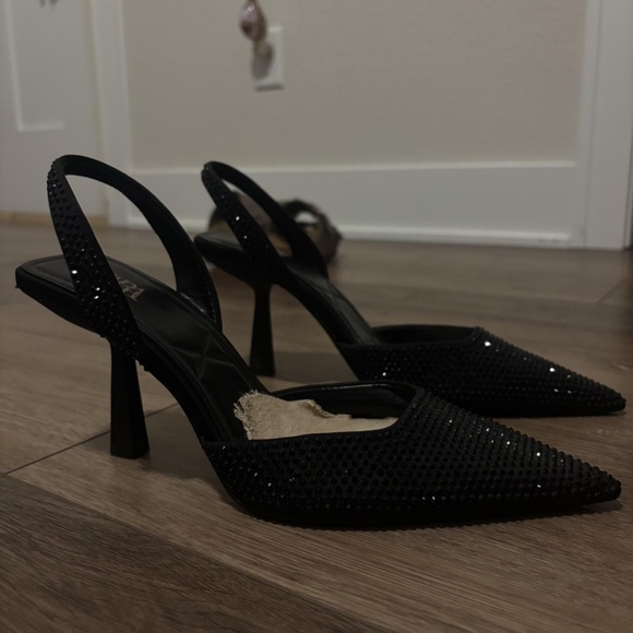 Elegant Black Slingback Heels - Picture 1 of 2